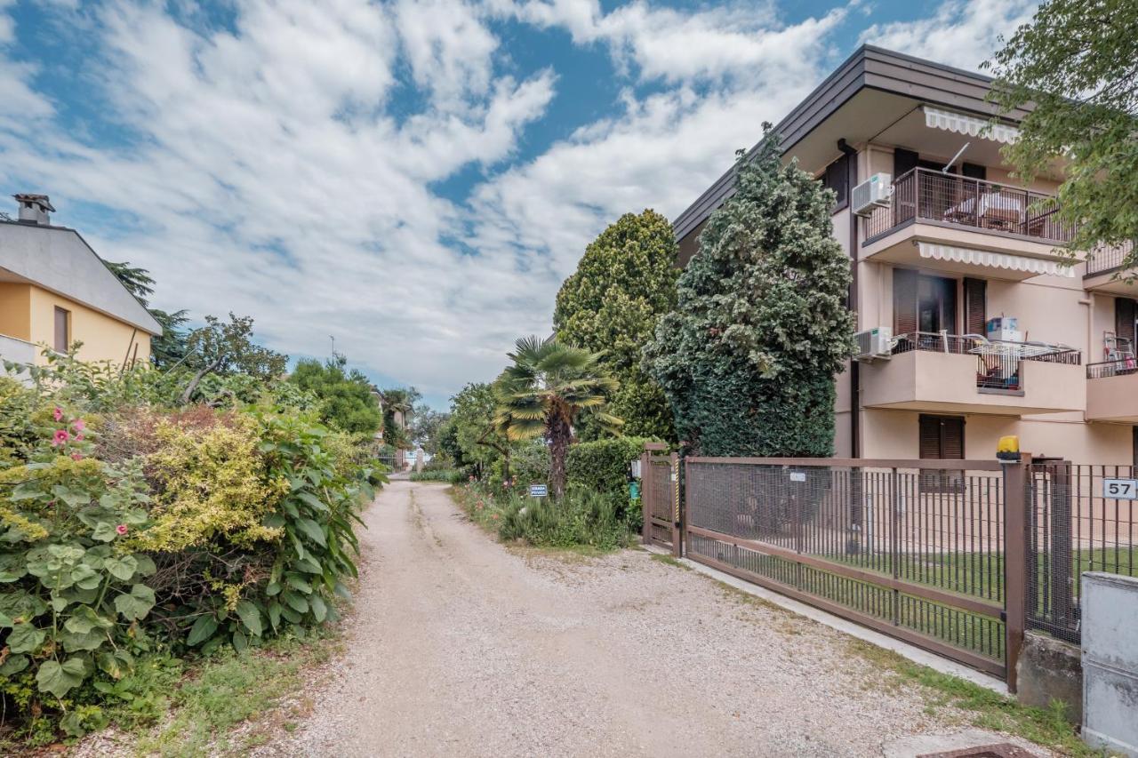 Casa Lugana 15 - Monolocale Con Piscina Fronte Lago Sirmione Exteriör bild