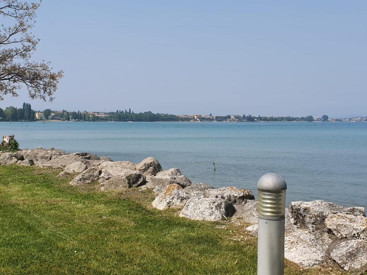 Casa Lugana 15 - Monolocale Con Piscina Fronte Lago Sirmione Exteriör bild