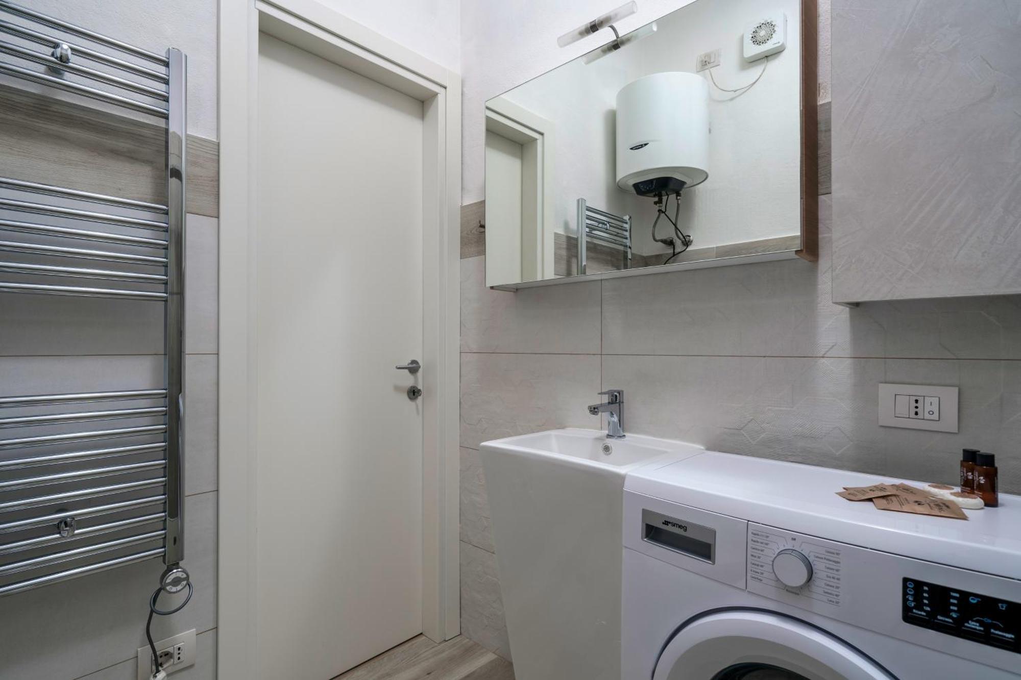 Casa Lugana 15 - Monolocale Con Piscina Fronte Lago Sirmione Exteriör bild