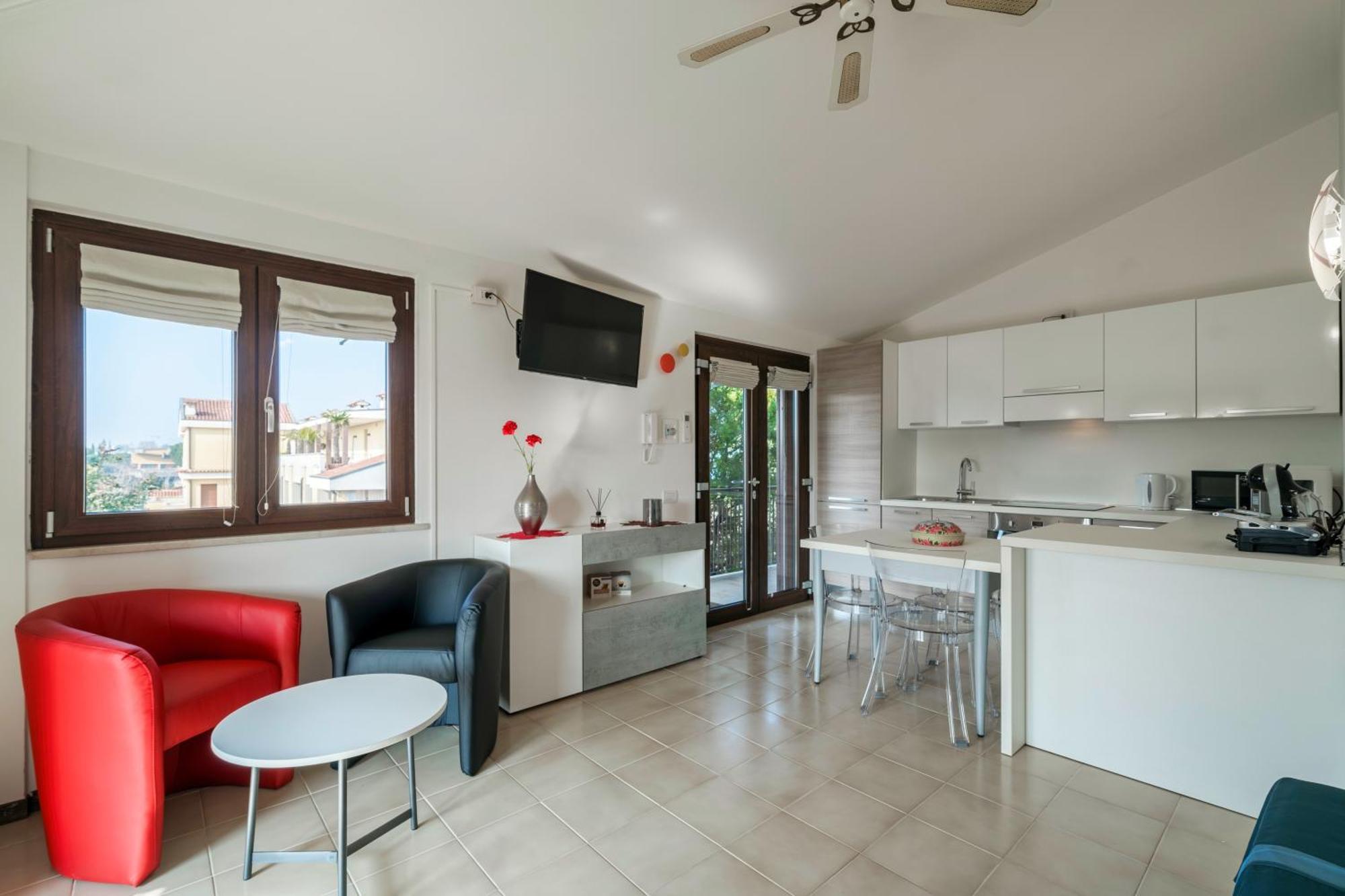 Casa Lugana 15 - Monolocale Con Piscina Fronte Lago Sirmione Exteriör bild